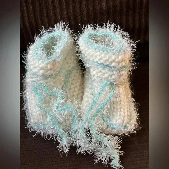 Knitted booties baby - 1 year old - Picture 1 of 4
